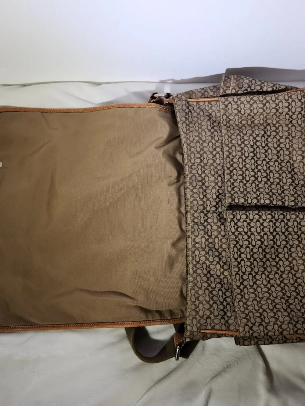 COACH Hudson XL Messenger/computer/travel bag signature C with vachetta leather
